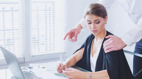 Bị sếp quấy rối tình dục, có thể đơn phương chấm dứt hợp đồng mà không phạm luật