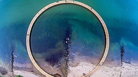 Cận cảnh cây cầu không có điểm kết thúc ở Đan Mạch