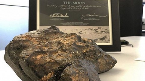 Cận cảnh thiên thạch 600.000 USD và ngôi chùa lớn nhất Việt Nam