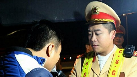 Cân nhắc cho học sinh nghỉ học, tạm dừng thổi nồng độ cồn để tránh lây virus corona