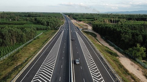 Cao tốc 34.500 tỷ Đà Nẵng - Quảng Ngãi nham nhở sau khi sửa chữa