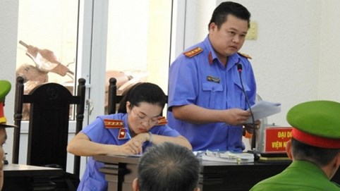 Diễn biến bất thường vụ cựu Bí thư Bến Cát kêu oan: Đã giam gần hai năm, sao nay lại ra… thông báo tạm giam?