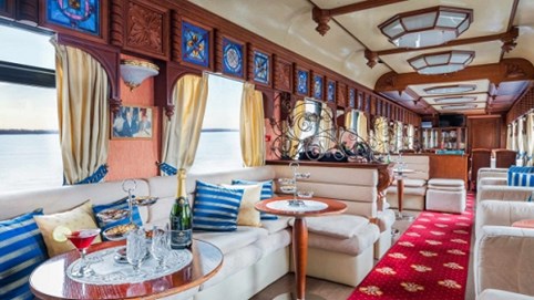 Trải nghiệm chuyến tàu đưa bạn đến với miền Viễn Đông xa xôi, băng qua dãy núi hùng vĩ ngăn cách lục địa Á-Âu