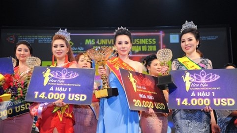 Châu Ngọc Bích đăng quang Hoa hậu Doanh nhân Hoàn vũ 2018
