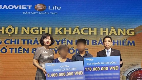Chi trả 8,4 tỷ đồng bảo hiểm cho khách hàng gặp rủi ro