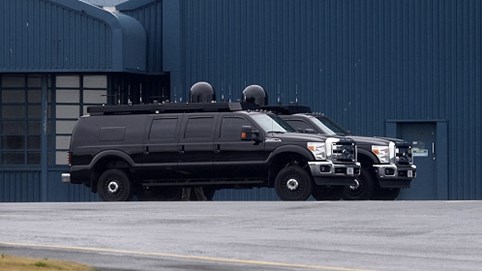 Chiếc Ford 4 khoang kỳ lạ xuất hiện sau ‘quái vật’ của Donald Trump tại Hà Nội: Tưởng SUV nhưng thực tế ngỡ ngàng