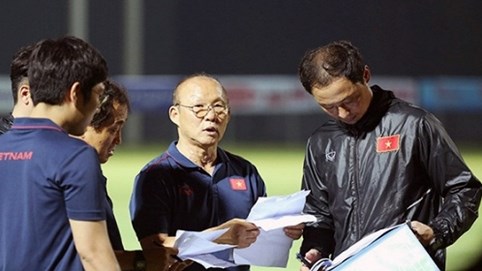 Chốt danh sách gồm 25 cầu thủ cho trận đấu gặp ĐT Malaysia và ĐT Indonesia: Mạc Hồng Quân không có tên trong danh sách