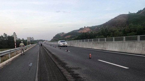 Cao tốc 34.000 tỷ chi chít ổ gà: Chủ đầu tư phân trần