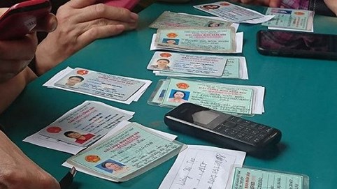 Chủ thuê bao 11 số 'méo mặt' vì phải tự đi đăng ký lại thông tin