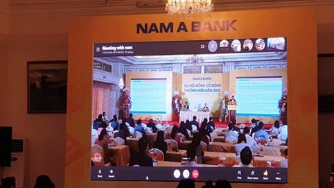 ĐHCĐ đặc biệt của Nam Á Bank: Chủ tịch không xuất hiện, cổ đông bị chia phòng, tài liệu có dấu hiệu bất thường