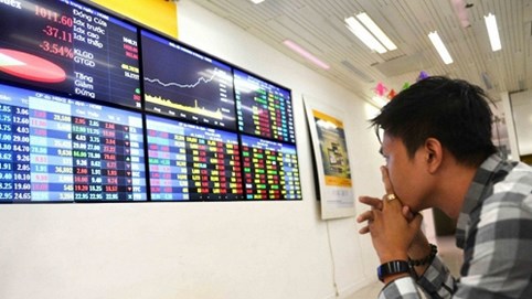 Chứng khoán biến động mạnh ngay khi mở cửa