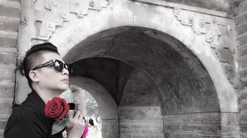 Chuyên gia trang điểm Thế Vinh tiết lộ từng là bạn học với Việt Hương