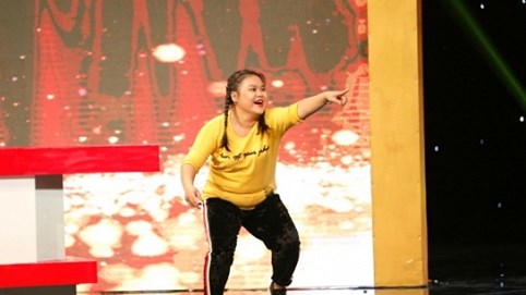 Con gái nuôi của NSND Ngọc Giàu khiến dàn sao cười nghiêng ngả vì những câu khó đỡ