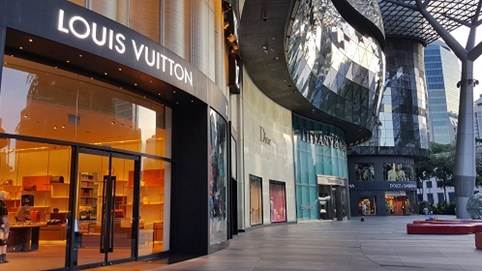 Đường Orchard tiêu điều, bộc lộ mức nghiêm trọng của khủng hoảng kinh tế đè nặng lên Singapore