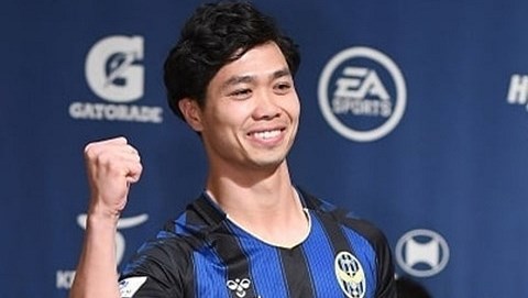 Công Phượng được phóng viên Hàn Quốc săn đón