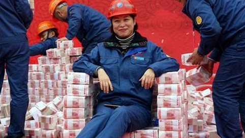 Công ty Trung Quốc dùng núi tiền thưởng tết nhân viên