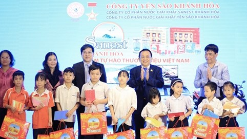 Công ty Yến Sào Khánh Hòa tiếp tục trao thưởng cho nhiều khách hàng may mắn