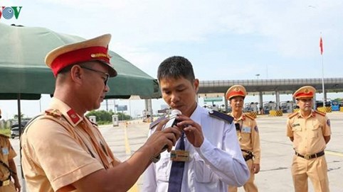 CSGT chỉ còn 4 trường hợp được dừng xe kiểm tra