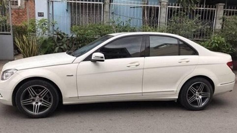 Cuối năm, nhiều chiếc xe sang tiền tỷ 'bán hóa giá' vì chủ vỡ nợ