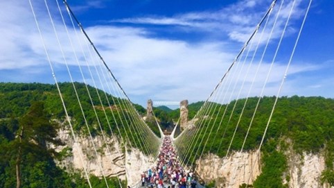 Trung Quốc đóng cửa nhiều cầu kính ở các khu du lịch vì lý do an toàn