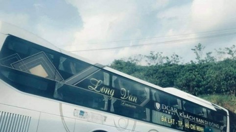 Nóng 24h qua: Xe khách gặp nạn vì tránh ô tô con bị nhóm côn đồ chặn đánh