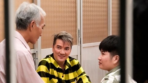 Đàm Vĩnh Hưng làm điều bất ngờ cho phạm nhân chung thân dịp Tết