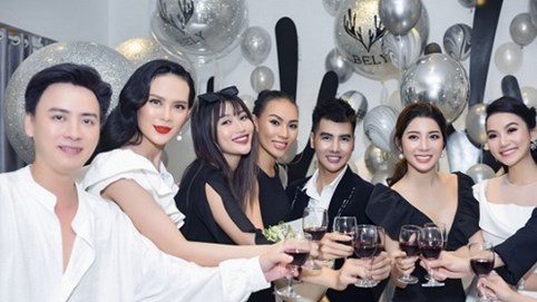 Đông đảo sao Việt tới chúc mừng thương hiệu thời trang Bely khai trương chi nhánh mới