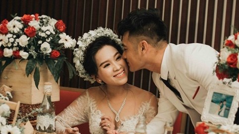 Cháu gái NSƯT Vũ Linh và chồng ngọt ngào trong lễ cưới cổ tích