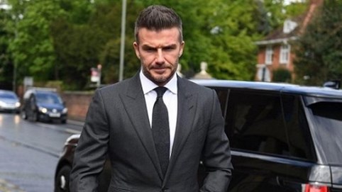 David Beckham bị treo bằng nửa năm vì dùng điện thoại khi lái xe