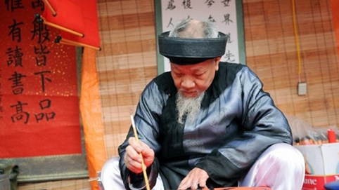 Tết này Hà Nội giảm số lượng 'ông đồ'