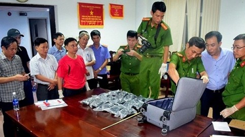 Nóng 24h qua: Bắt đối tượng vận chuyển 30.000 viên ma túy