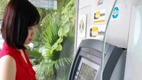 Ông lớn ngân hàng chạy đua giảm phí ATM