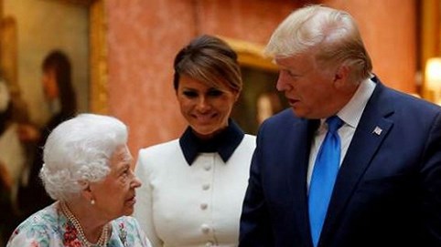 Đệ nhất phu nhân Melania Trump cứu chồng khỏi “bàn thua trông thấy”