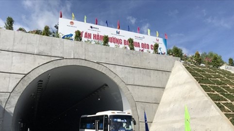 Thua lỗ, nợ 2 tỉ tiền điện, hầm Hải Vân có nguy cơ đóng cửa