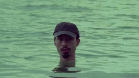 Đen ngâm mình trong nước suốt 5 tiếng đồng hồ để quay MV mới