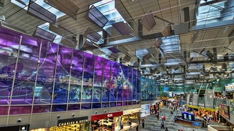 Đến sân bay đẳng cấp nhất thế giới này, dù có bị delay thì các hành khách vẫn thích thú