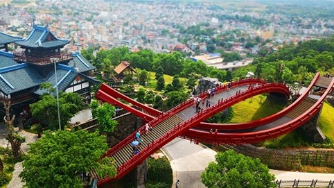 Đi tìm cây cầu tình yêu lãng mạn trong phim 