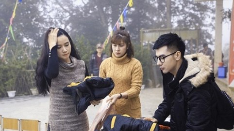 Diễn viên Lương Giang tiếp tục đem áo ấm tới vùng cao