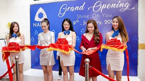 Diệp Bảo Ngọc như nữ chiến binh trong ngày khai trương spa riêng