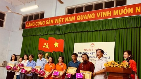 Doanh nhân Nguyễn Hoàng Sang tham dự ngày hội Đại đoàn kết toàn dân tộc