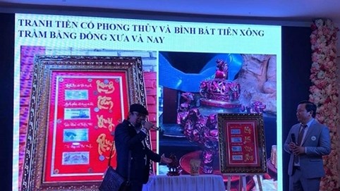 Doanh nhân Nguyễn Hoàng Sang tham gia đấu giá trong Chương trình họp mặt hội đồng hương An Nhơn tại TP. Hồ Chí Minh