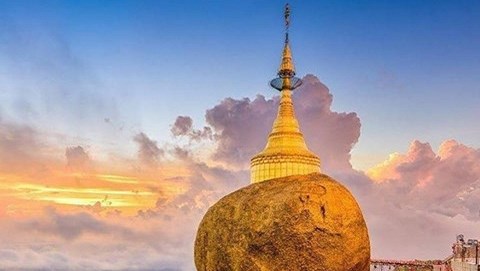 Độc đáo ngôi chùa đứng vững nghìn năm bên mép đá vàng