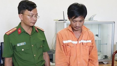 Bắt kẻ vận chuyển 10.000 viên ma túy tổng hợp và 1kg ma túy đá