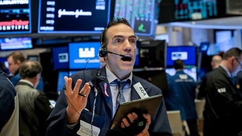 Liên tiếp nhiều tin tốt về vắc-xin, Dow Jones bứt phá ngoạn mục 900 điểm