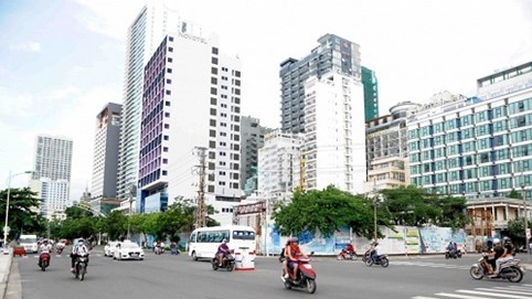 Du lịch Khánh Hòa tăng trưởng trong bất ổn: Kỳ 1: Thừa phòng – rớt giá