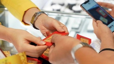 Giá vàng biến động mạnh