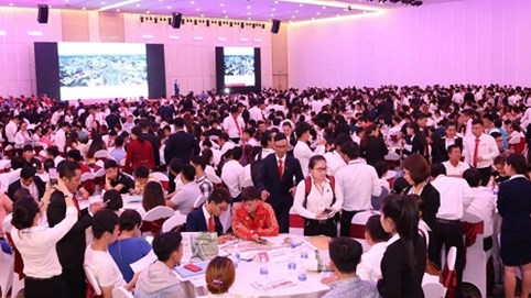 Sàn địa ốc lại tuyển hàng nghìn môi giới, hứa thưởng tiền tỷ