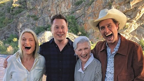 Cách giáo dục con cái khác biệt của mẹ Elon Musk đã giúp ông trở thành thiên tài. Bí quyết đó là gì?