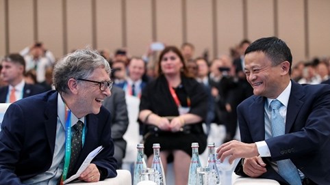 Năm mới nói chuyện cũ: Tư duy của hai tỷ phú hàng đầu giúp bạn không còn ngại các câu hỏi 