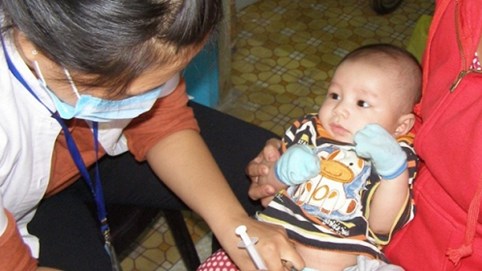 Sẽ đề xuất chế tài cha mẹ không cho con tiêm chủng bắt buộc